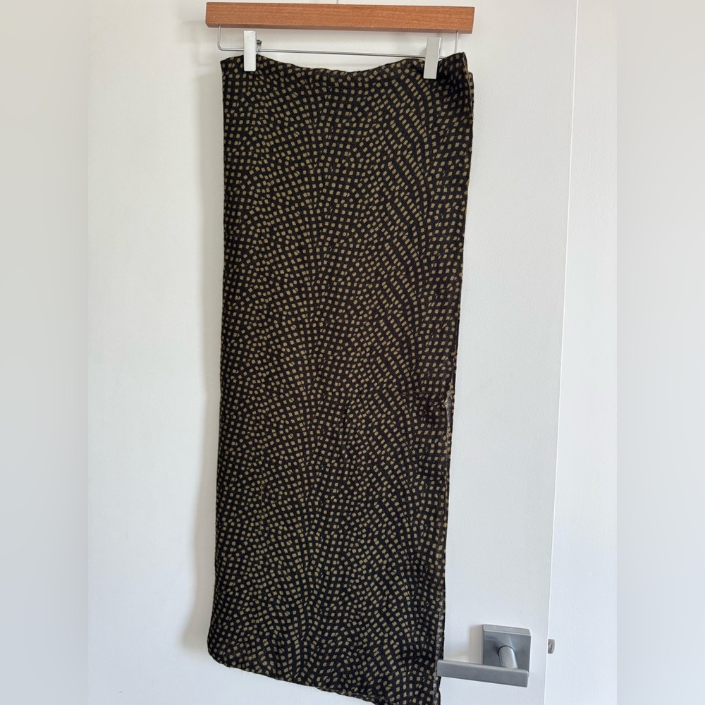 Deena & Ozzy Black & Gold Circle Scarf